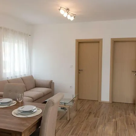 Kuzmanic * Kaštela